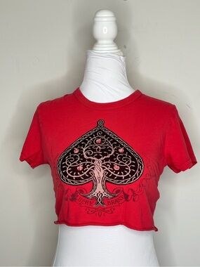 M1 Lucky Brand Red Crop Tee with Black & Cream Spade Graphic 90’s Y2K Grunge